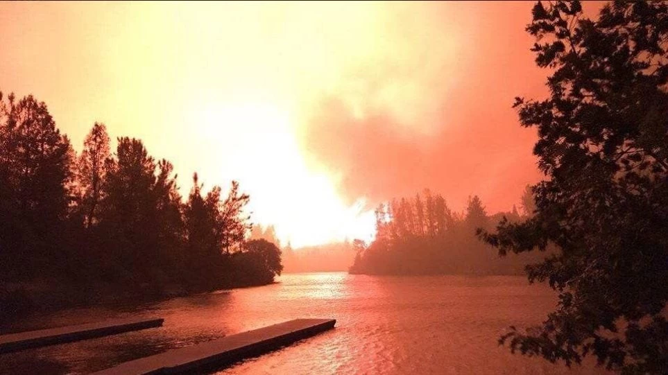 Στο έλεος των πυρκαγιών η Καλιφόρνια: Ένας νεκρός από την πύρινη λαίλαπα